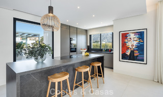Villa de luxe moderniste avec vue sur la mer à vendre dans un quartier résidentiel privilégié à Nueva Andalucia, Marbella 778303 