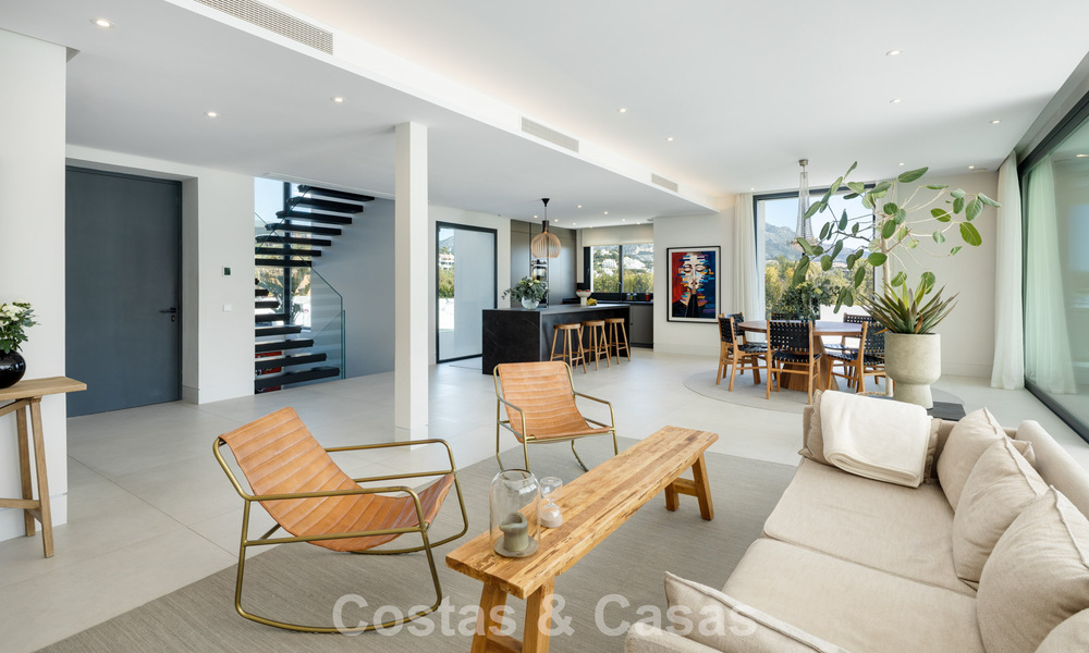 Villa de luxe moderniste avec vue sur la mer à vendre dans un quartier résidentiel privilégié à Nueva Andalucia, Marbella 778306