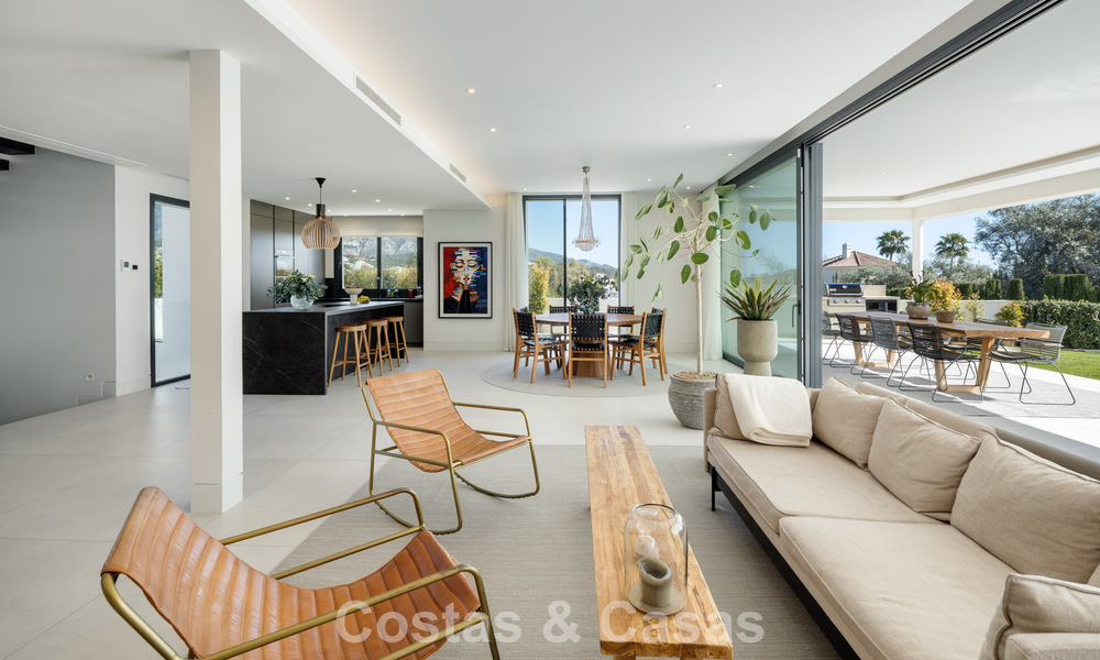 Villa de luxe moderniste avec vue sur la mer à vendre dans un quartier résidentiel privilégié à Nueva Andalucia, Marbella 778307