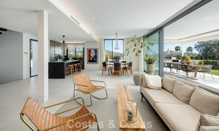 Villa de luxe moderniste avec vue sur la mer à vendre dans un quartier résidentiel privilégié à Nueva Andalucia, Marbella 778307 