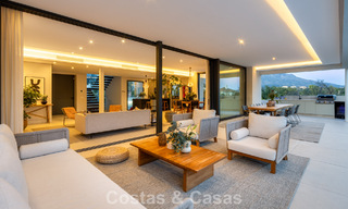 Villa de luxe moderniste avec vue sur la mer à vendre dans un quartier résidentiel privilégié à Nueva Andalucia, Marbella 778311 