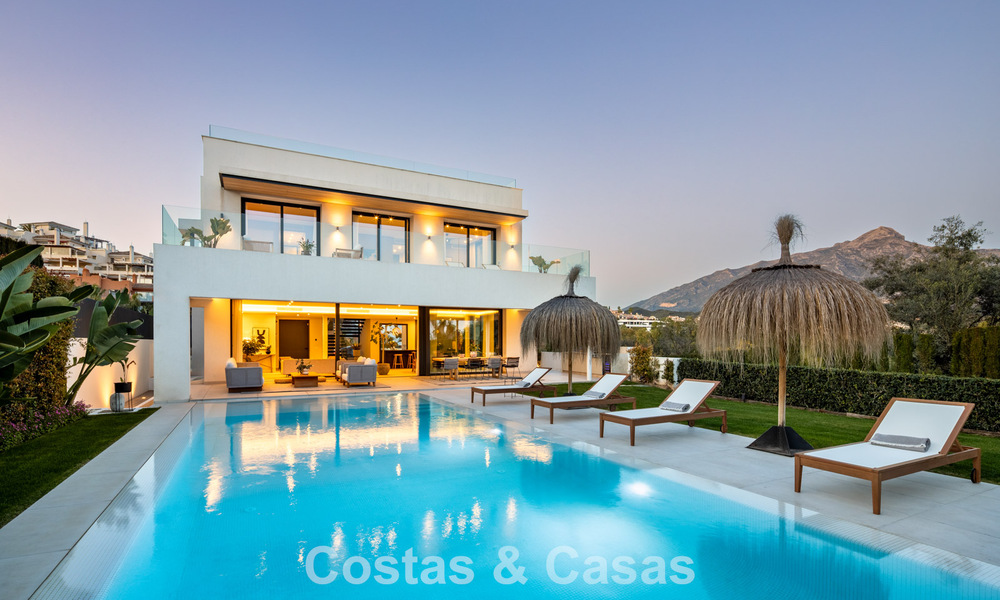 Villa de luxe moderniste avec vue sur la mer à vendre dans un quartier résidentiel privilégié à Nueva Andalucia, Marbella 778312