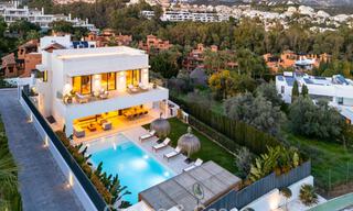 Villa de luxe moderniste avec vue sur la mer à vendre dans un quartier résidentiel privilégié à Nueva Andalucia, Marbella 778315 
