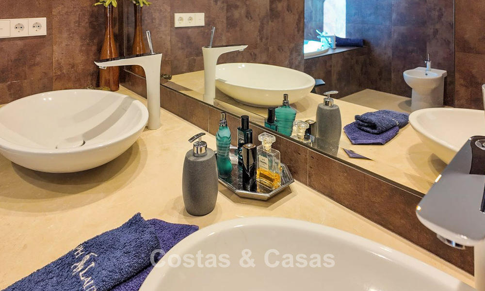 Villa méditerranéenne avec vue sur les fairways à vendre dans un cadre de golf de la vallée de Nueva Andalucia, Marbella 778166