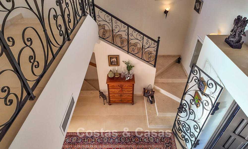 Villa méditerranéenne avec vue sur les fairways à vendre dans un cadre de golf de la vallée de Nueva Andalucia, Marbella 778170