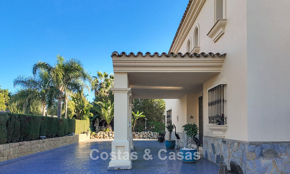 Villa méditerranéenne avec vue sur les fairways à vendre dans un cadre de golf de la vallée de Nueva Andalucia, Marbella 778171
