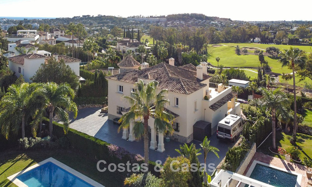 Villa méditerranéenne avec vue sur les fairways à vendre dans un cadre de golf de la vallée de Nueva Andalucia, Marbella 778185