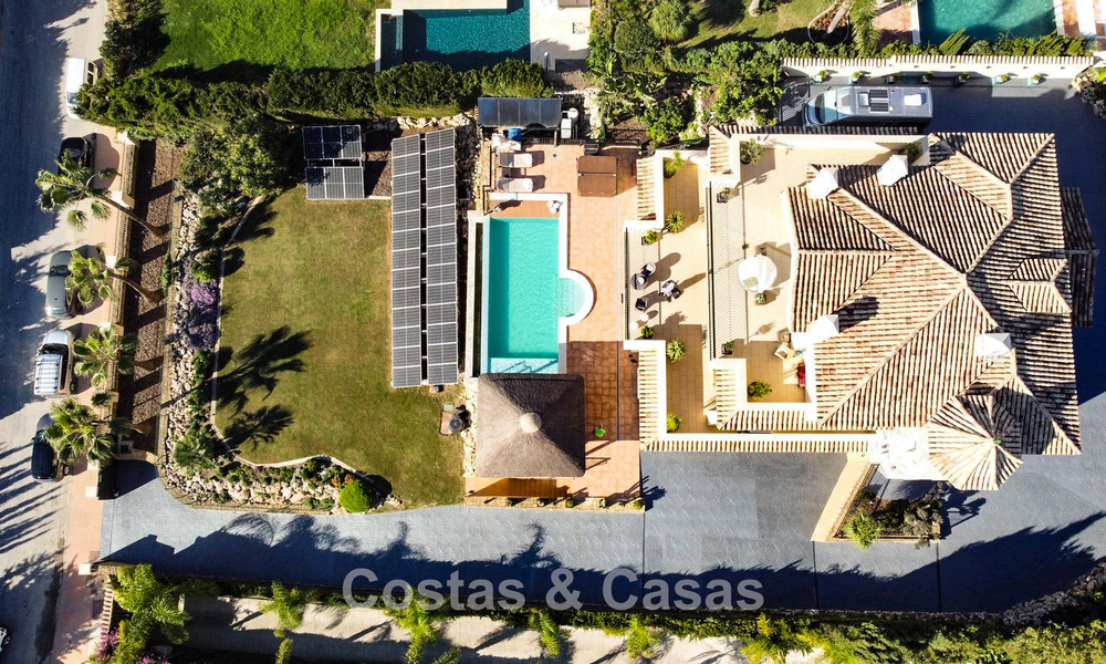 Villa méditerranéenne avec vue sur les fairways à vendre dans un cadre de golf de la vallée de Nueva Andalucia, Marbella 778186
