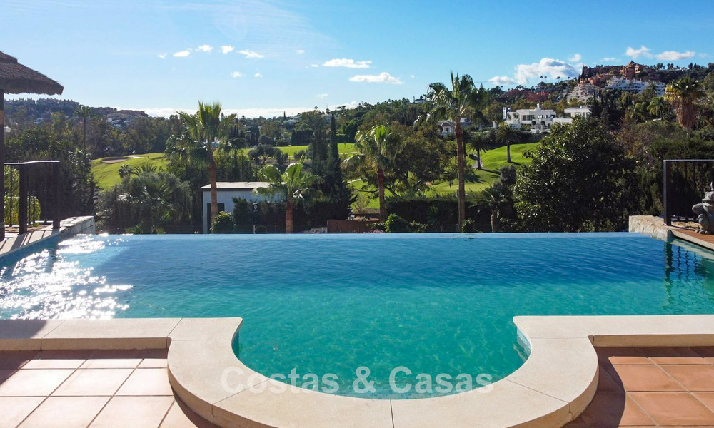 Villa méditerranéenne avec vue sur les fairways à vendre dans un cadre de golf de la vallée de Nueva Andalucia, Marbella 778190