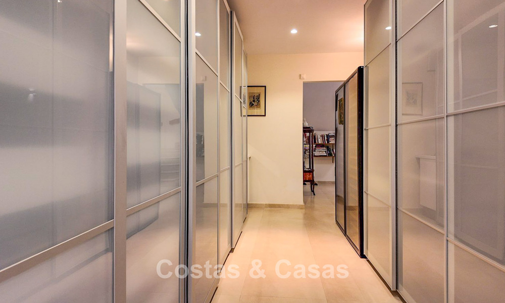 Villa méditerranéenne avec vue sur les fairways à vendre dans un cadre de golf de la vallée de Nueva Andalucia, Marbella 778192