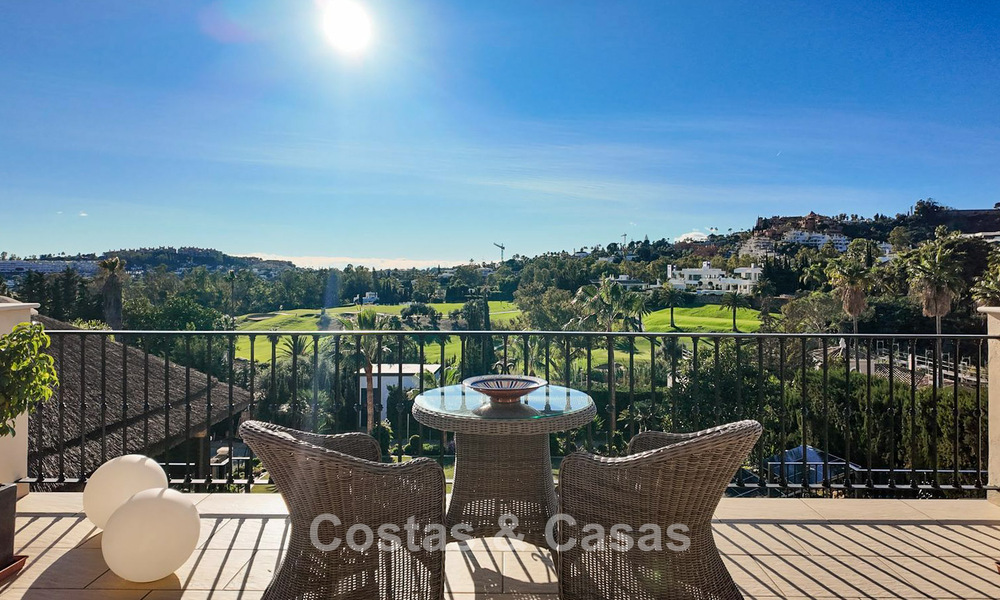 Villa méditerranéenne avec vue sur les fairways à vendre dans un cadre de golf de la vallée de Nueva Andalucia, Marbella 778195