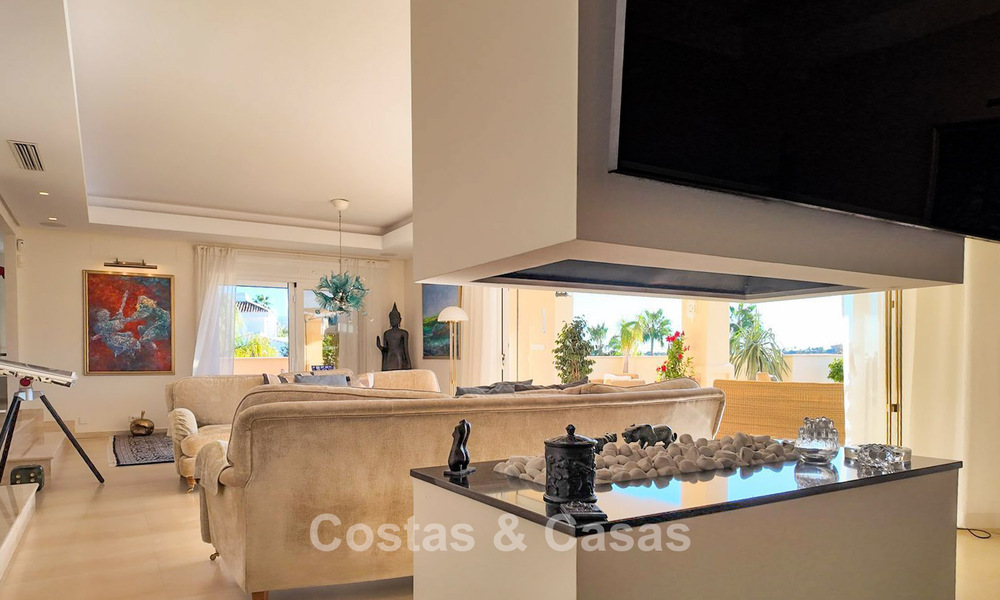 Villa méditerranéenne avec vue sur les fairways à vendre dans un cadre de golf de la vallée de Nueva Andalucia, Marbella 778199