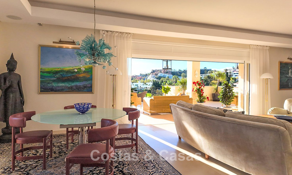 Villa méditerranéenne avec vue sur les fairways à vendre dans un cadre de golf de la vallée de Nueva Andalucia, Marbella 778202