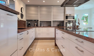 Villa méditerranéenne avec vue sur les fairways à vendre dans un cadre de golf de la vallée de Nueva Andalucia, Marbella 778203 