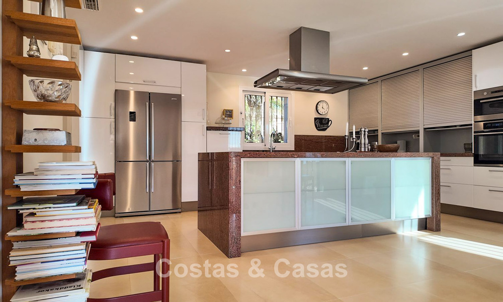 Villa méditerranéenne avec vue sur les fairways à vendre dans un cadre de golf de la vallée de Nueva Andalucia, Marbella 778204