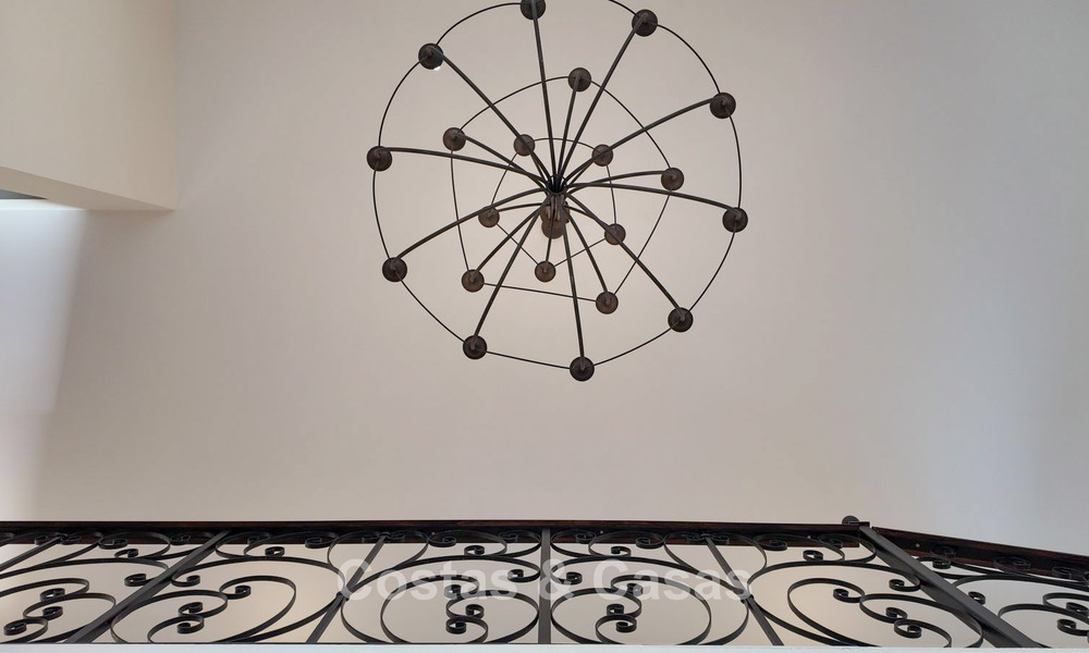 Villa méditerranéenne avec vue sur les fairways à vendre dans un cadre de golf de la vallée de Nueva Andalucia, Marbella 778206