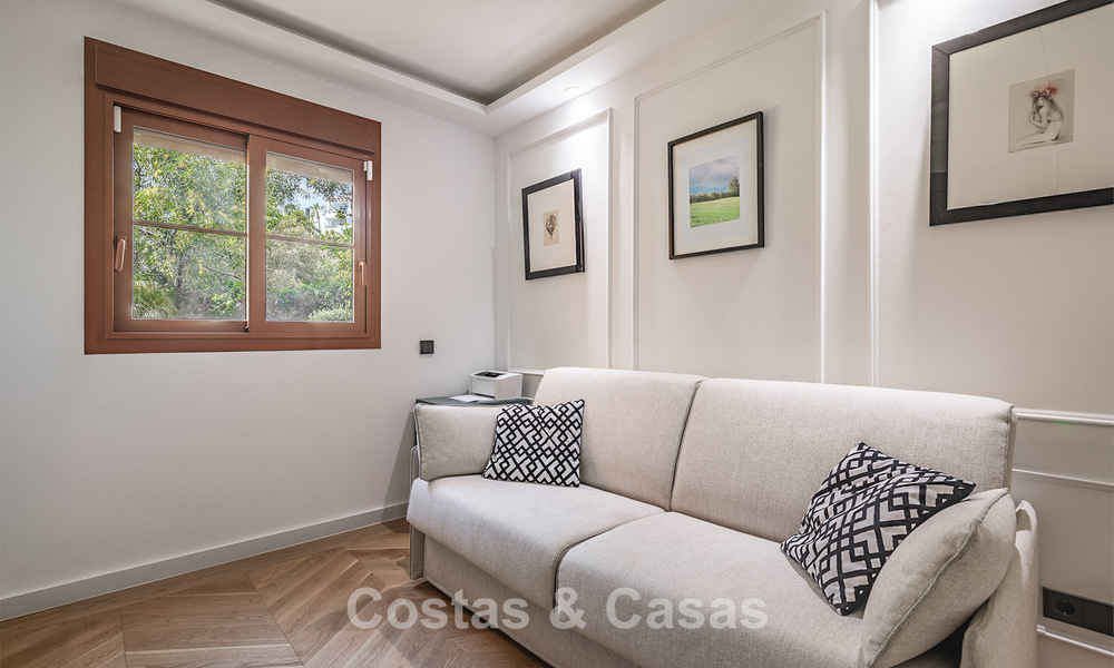 Appartement de 3 chambres avec jardin entièrement rénové à vendre dans un complexe de luxe à Marbella - Benahavis 778515