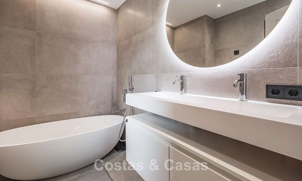 Appartement de 3 chambres avec jardin entièrement rénové à vendre dans un complexe de luxe à Marbella - Benahavis 778519