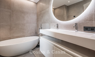 Appartement de 3 chambres avec jardin entièrement rénové à vendre dans un complexe de luxe à Marbella - Benahavis 778519 