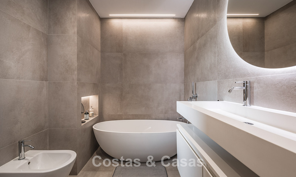 Appartement de 3 chambres avec jardin entièrement rénové à vendre dans un complexe de luxe à Marbella - Benahavis 778520