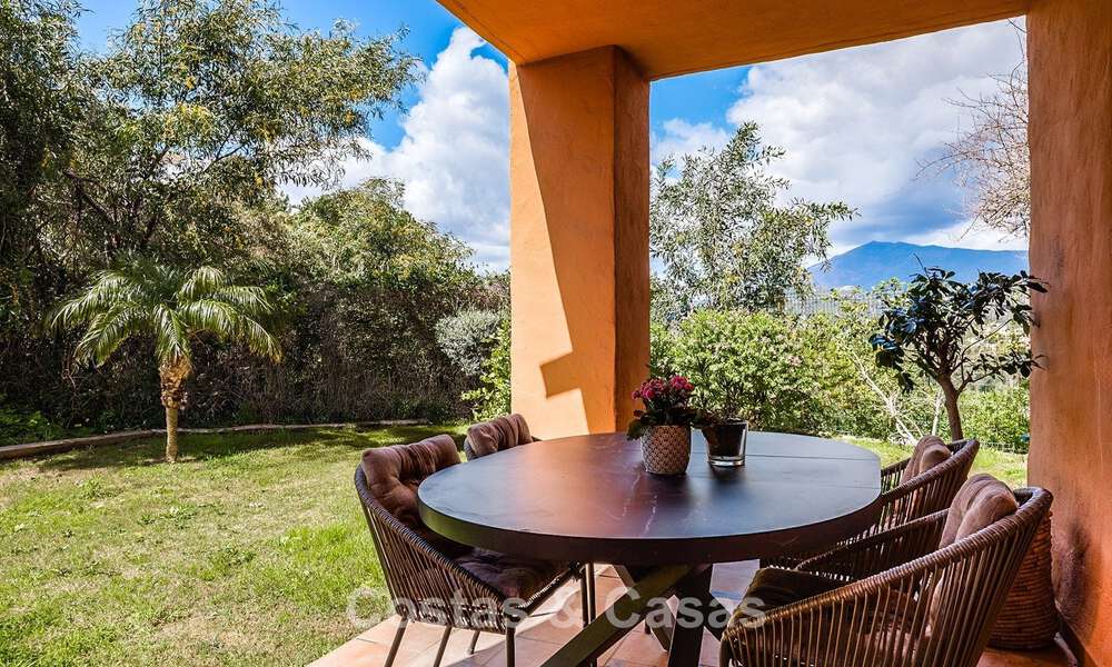 Appartement de 3 chambres avec jardin entièrement rénové à vendre dans un complexe de luxe à Marbella - Benahavis 778526