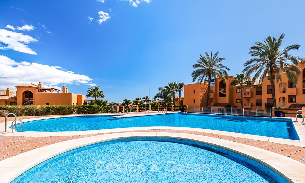 Appartement de 3 chambres avec jardin entièrement rénové à vendre dans un complexe de luxe à Marbella - Benahavis 778529