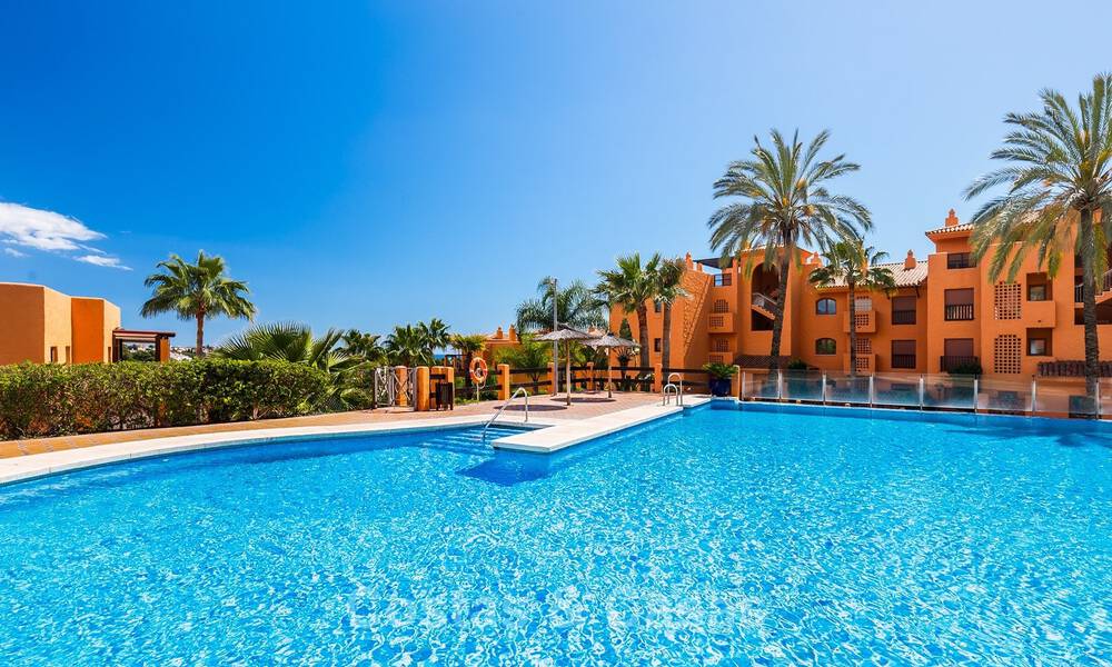 Appartement de 3 chambres avec jardin entièrement rénové à vendre dans un complexe de luxe à Marbella - Benahavis 778530