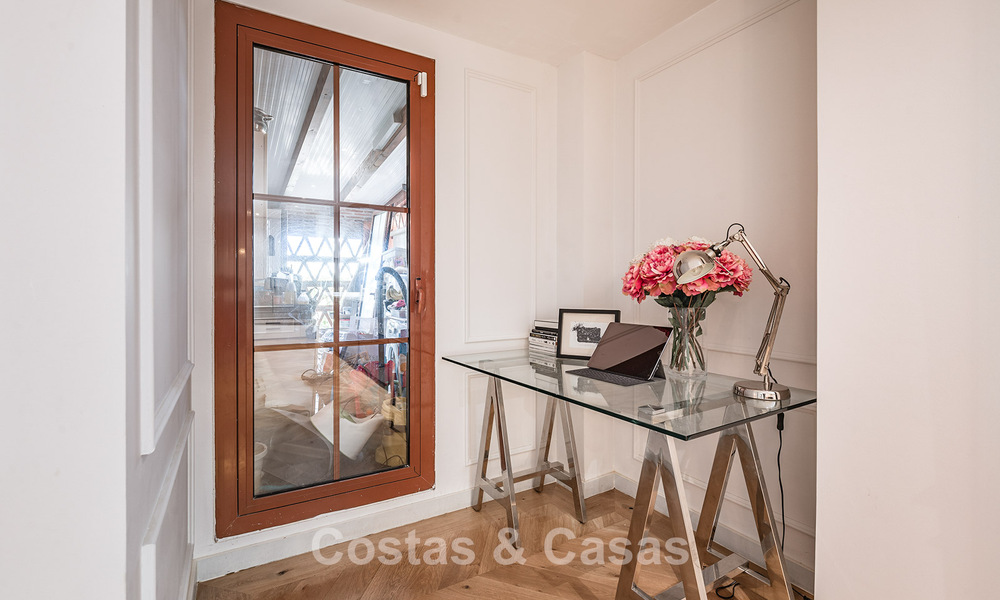 Appartement de 3 chambres avec jardin entièrement rénové à vendre dans un complexe de luxe à Marbella - Benahavis 778539