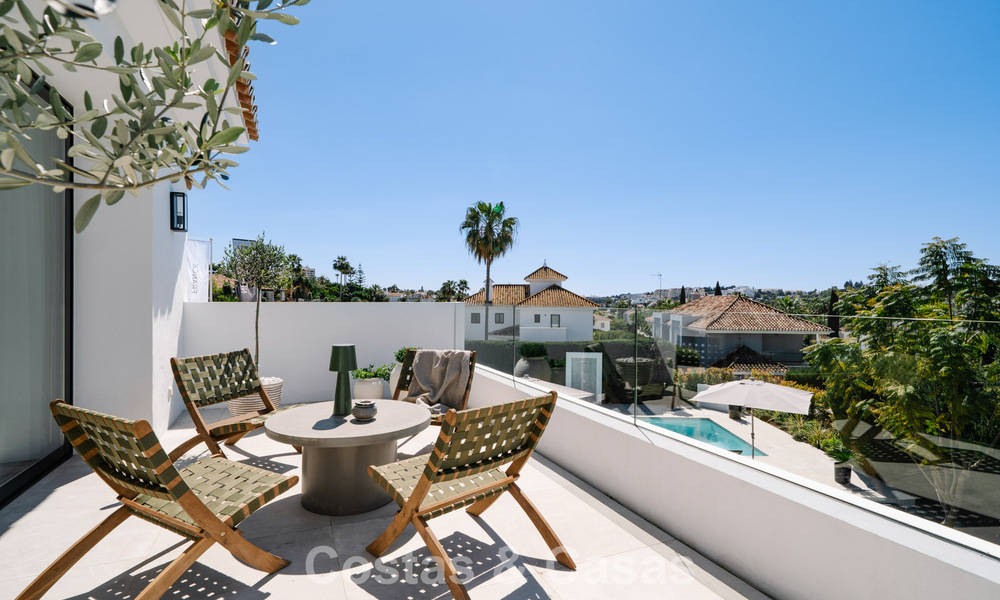 Villa rénovée à vendre dans un style architectural andalou moderne à Nueva Andalucia, Marbella 778545