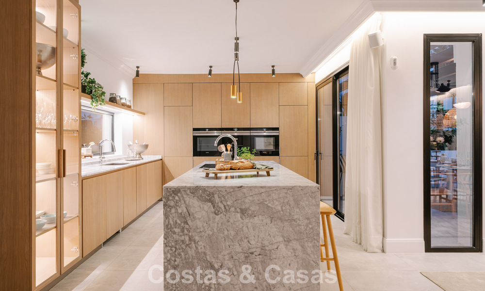 Villa rénovée à vendre dans un style architectural andalou moderne à Nueva Andalucia, Marbella 778564