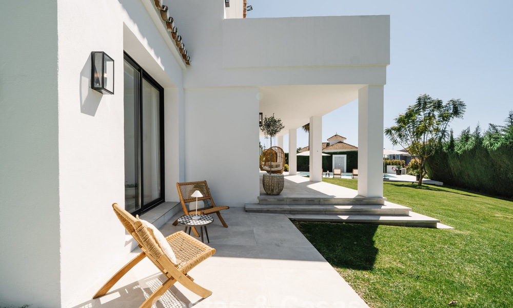 Villa rénovée à vendre dans un style architectural andalou moderne à Nueva Andalucia, Marbella 778568