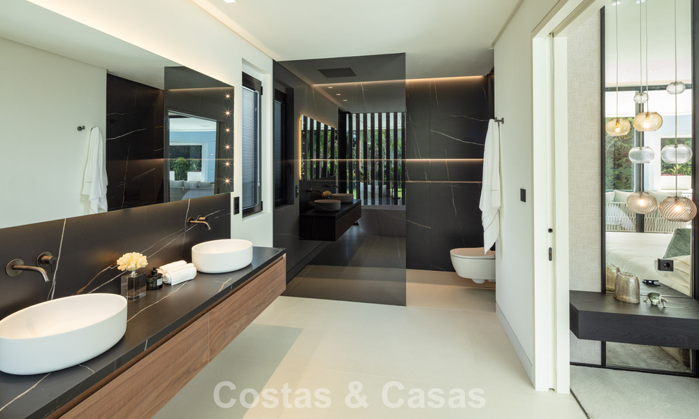 Villa de luxe au design élégant à vendre entourée de terrains de golf dans la vallée de Nueva Andalucia, Marbella 778788