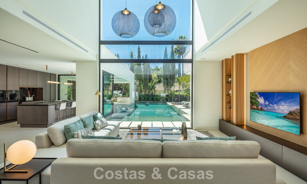 Villa de luxe au design élégant à vendre entourée de terrains de golf dans la vallée de Nueva Andalucia, Marbella 778797