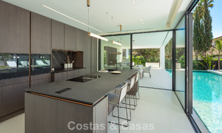 Villa de luxe au design élégant à vendre entourée de terrains de golf dans la vallée de Nueva Andalucia, Marbella 778799 