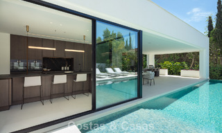 Villa de luxe au design élégant à vendre entourée de terrains de golf dans la vallée de Nueva Andalucia, Marbella 778800 