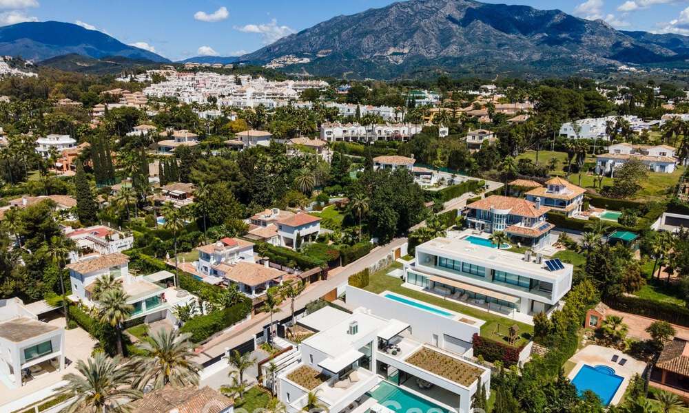 Villa de luxe au design élégant à vendre entourée de terrains de golf dans la vallée de Nueva Andalucia, Marbella 778805