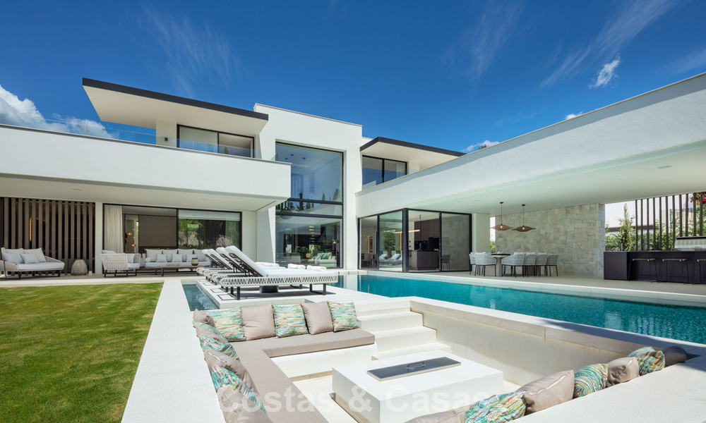 Villa de luxe au design élégant à vendre entourée de terrains de golf dans la vallée de Nueva Andalucia, Marbella 778806