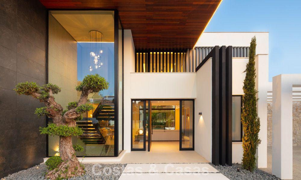 Villa de luxe au design élégant à vendre entourée de terrains de golf dans la vallée de Nueva Andalucia, Marbella 778810