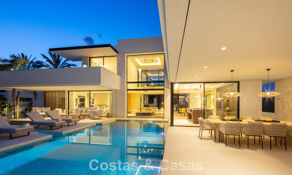 Villa de luxe au design élégant à vendre entourée de terrains de golf dans la vallée de Nueva Andalucia, Marbella 778812
