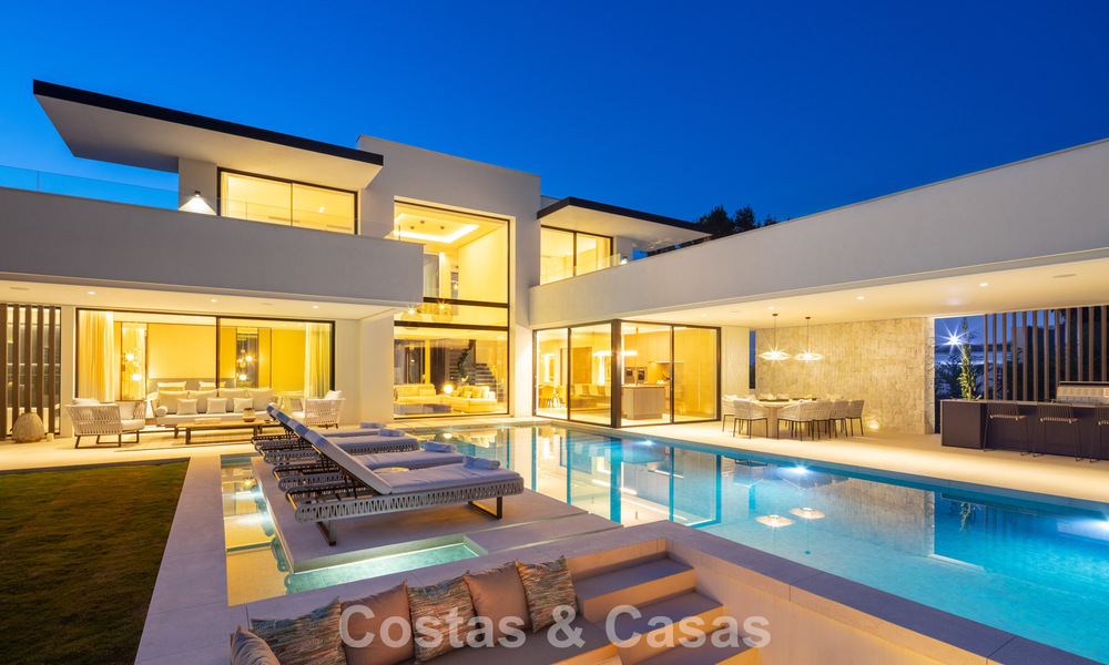 Villa de luxe au design élégant à vendre entourée de terrains de golf dans la vallée de Nueva Andalucia, Marbella 778813