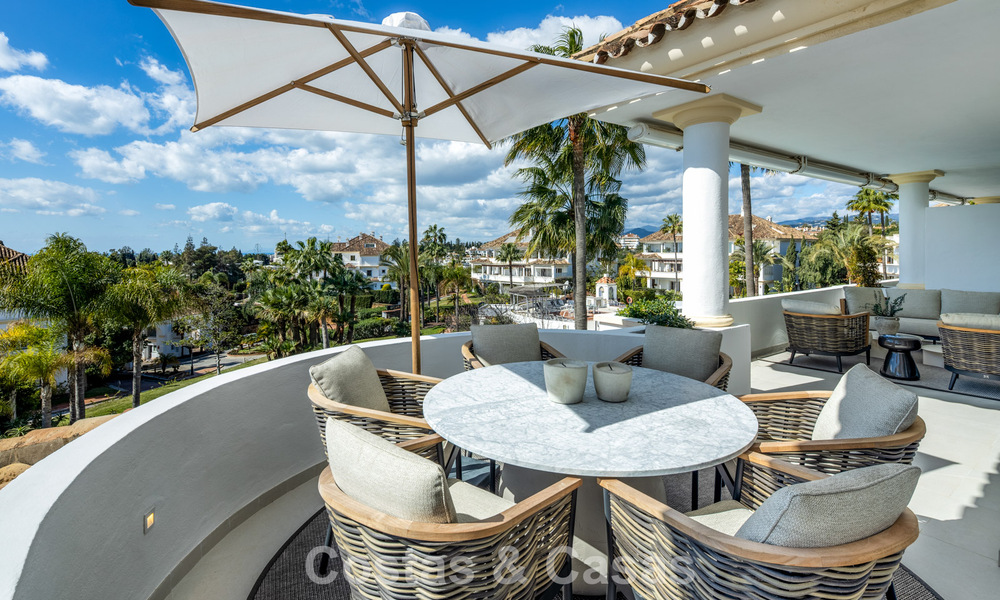 Penthouse en duplex rénové à vendre dans un complexe de luxe fermé sur le très recherché Golden Mile de Marbella 778658