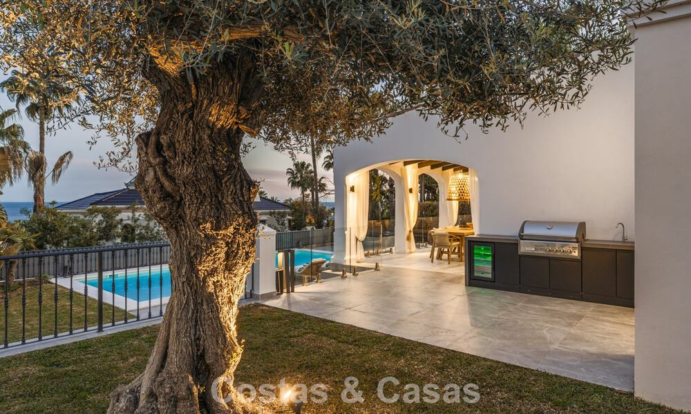 Villa de luxe raffinée de style méditerranéen moderne à vendre avec vue sur la mer dans un complexe fermé sur le Golden Mile de Marbella 778751