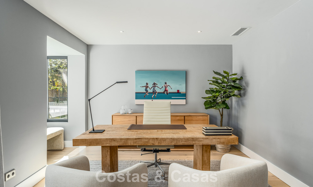 Villa de luxe raffinée de style méditerranéen moderne à vendre avec vue sur la mer dans un complexe fermé sur le Golden Mile de Marbella 778759