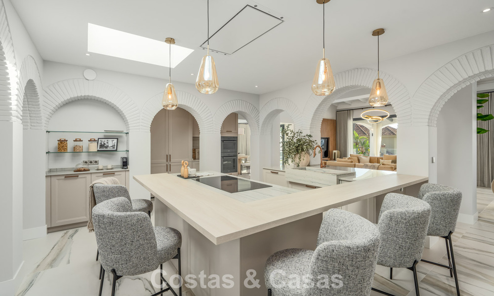 Villa de luxe raffinée de style méditerranéen moderne à vendre avec vue sur la mer dans un complexe fermé sur le Golden Mile de Marbella 778760