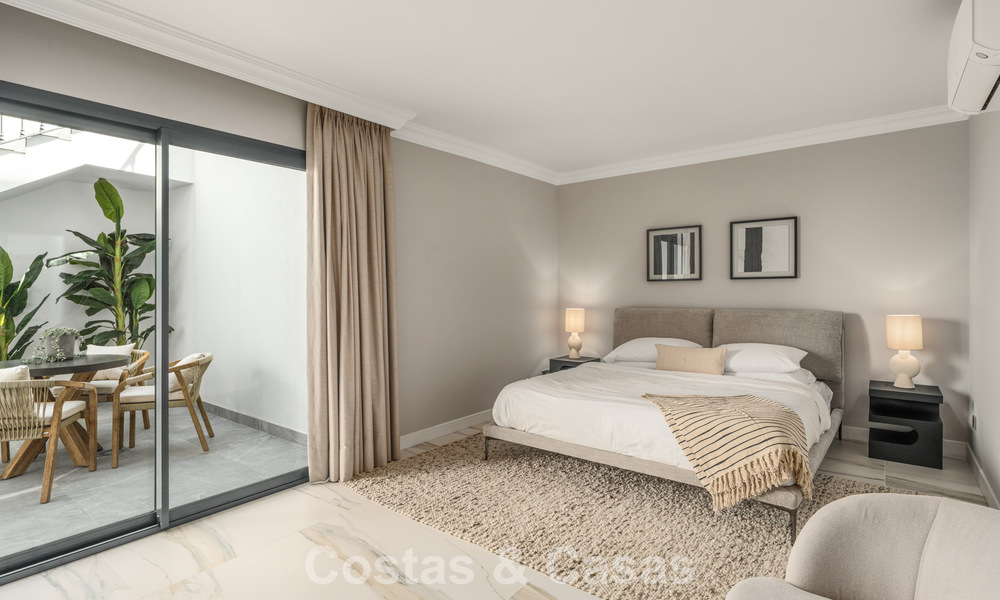 Villa de luxe raffinée de style méditerranéen moderne à vendre avec vue sur la mer dans un complexe fermé sur le Golden Mile de Marbella 778776