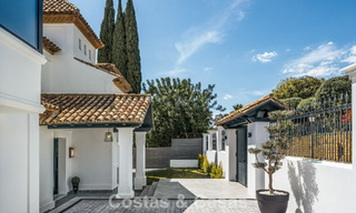 Villa de luxe raffinée de style méditerranéen moderne à vendre avec vue sur la mer dans un complexe fermé sur le Golden Mile de Marbella 778777 