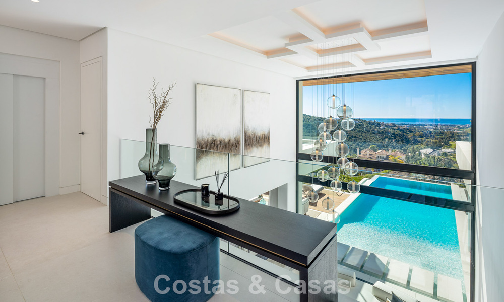 Villa de luxe sophistiquée avec vue panoramique sur la mer à vendre dans la communauté fermée de La Quinta, Marbella - Benahavis 800527