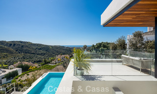 Villa de luxe sophistiquée avec vue panoramique sur la mer à vendre dans la communauté fermée de La Quinta, Marbella - Benahavis 800528 