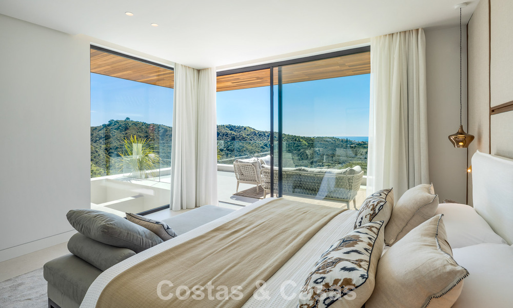 Villa de luxe sophistiquée avec vue panoramique sur la mer à vendre dans la communauté fermée de La Quinta, Marbella - Benahavis 800532