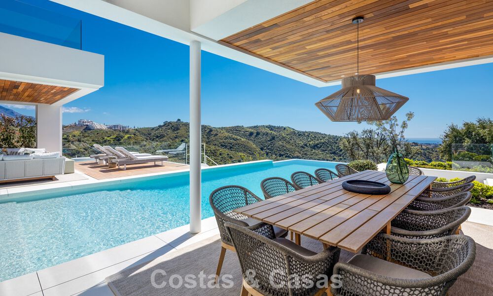 Villa de luxe sophistiquée avec vue panoramique sur la mer à vendre dans la communauté fermée de La Quinta, Marbella - Benahavis 800534